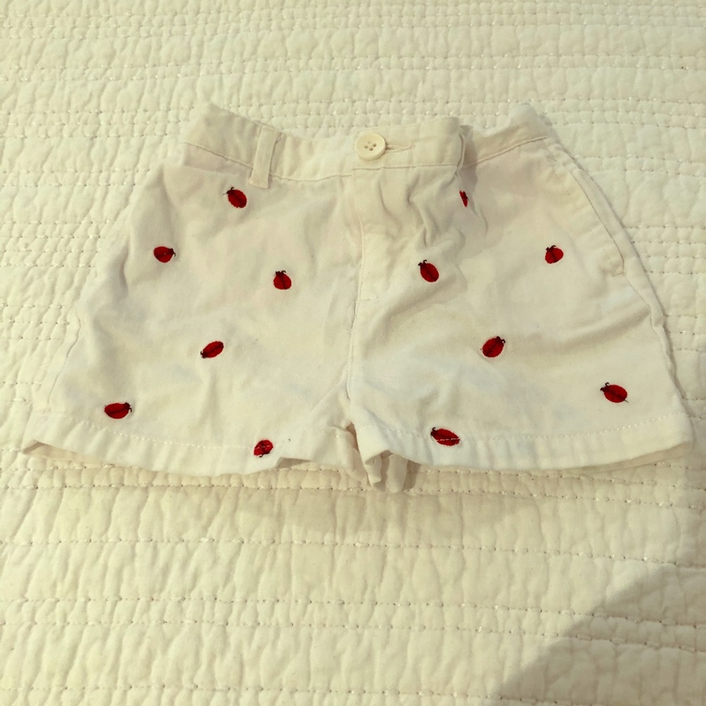 White shorts with embroidered lady big detail